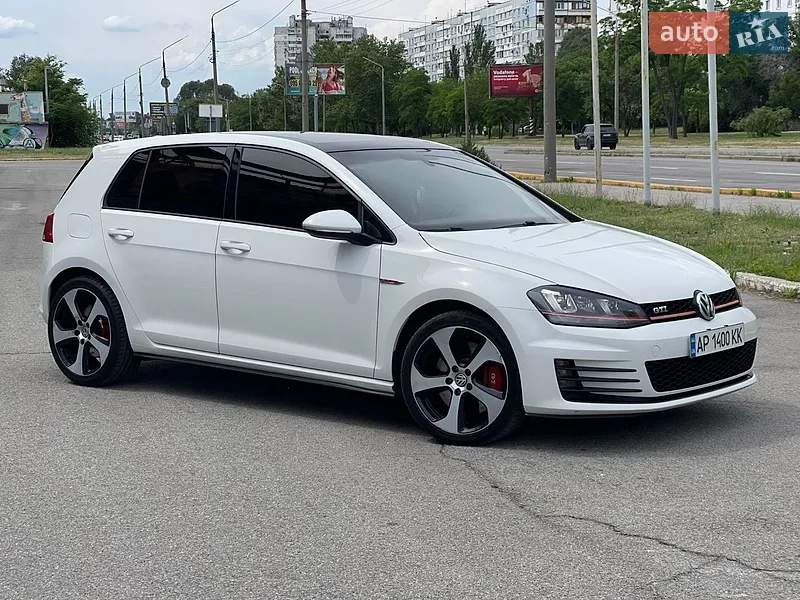 Volkswagen Golf GTI
