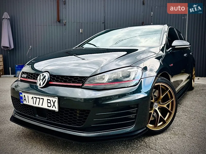 Volkswagen Golf GTI
