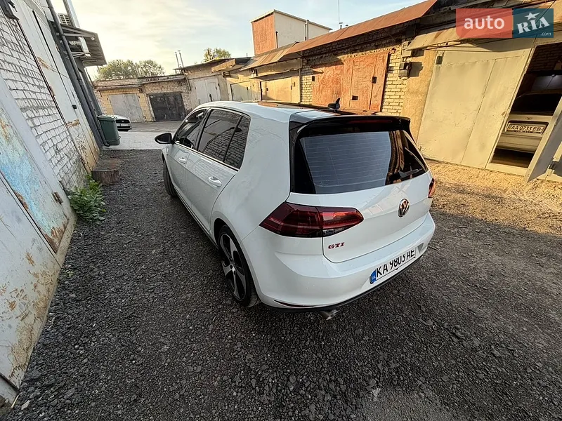 Volkswagen Golf GTI