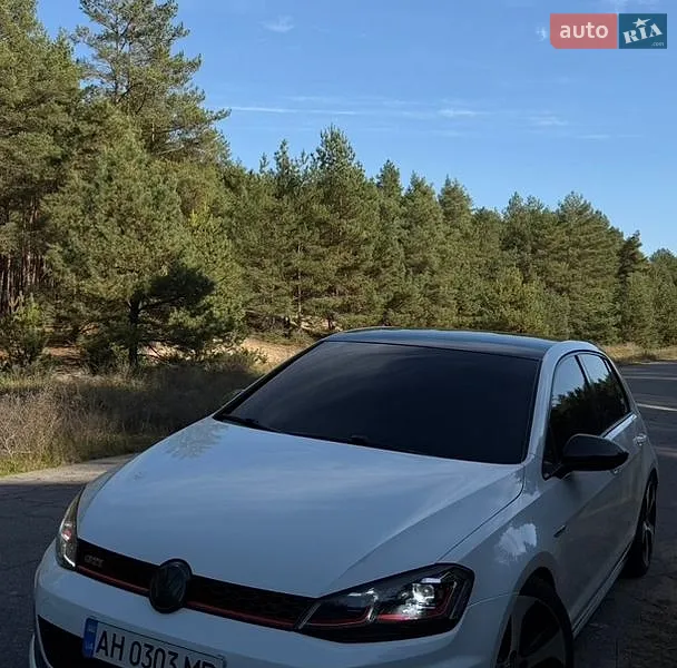Volkswagen Golf GTI