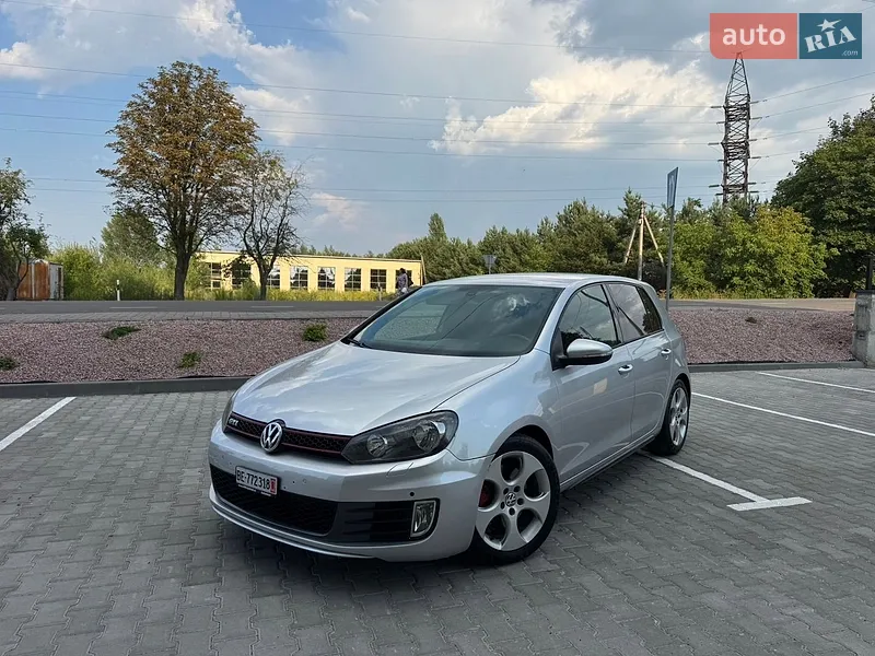 Volkswagen Golf GTI