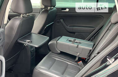 Хэтчбек Volkswagen Golf Plus 2010 в 