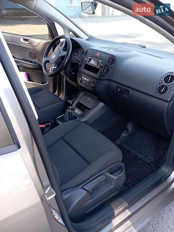 Хетчбек Volkswagen Golf Plus 2010 в Ужгороді