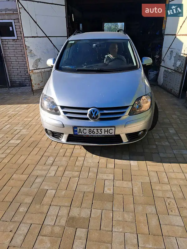 Хэтчбек Volkswagen Golf Plus 2008 в 