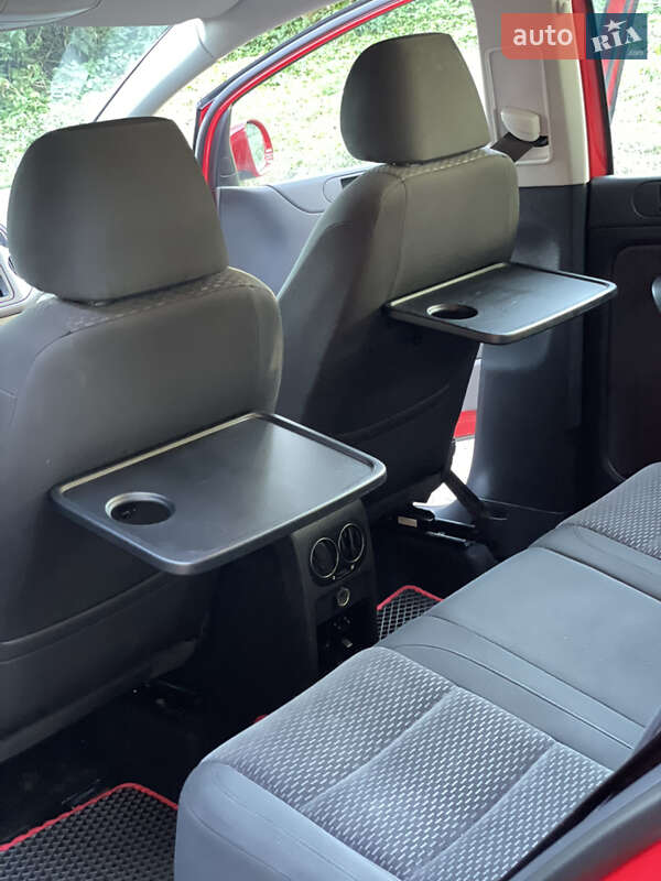 Хэтчбек Volkswagen Golf Plus 2011 в Владимире