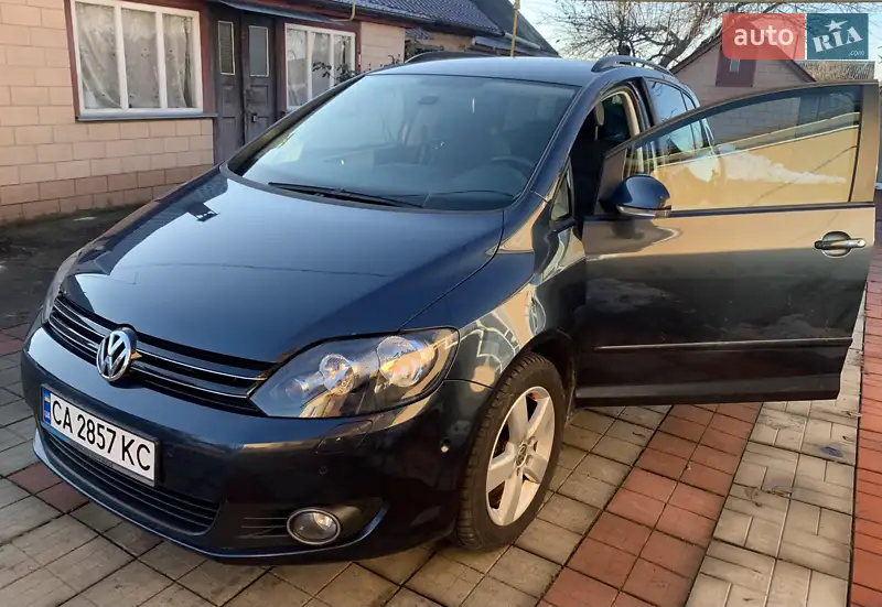 Хетчбек Volkswagen Golf Plus 2010 в 