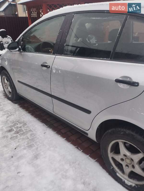 Хэтчбек Volkswagen Golf Plus 2008 в Рахове