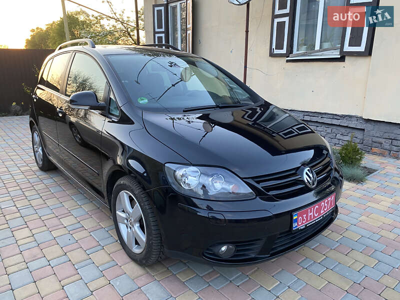 Хэтчбек Volkswagen Golf Plus 2008 в 