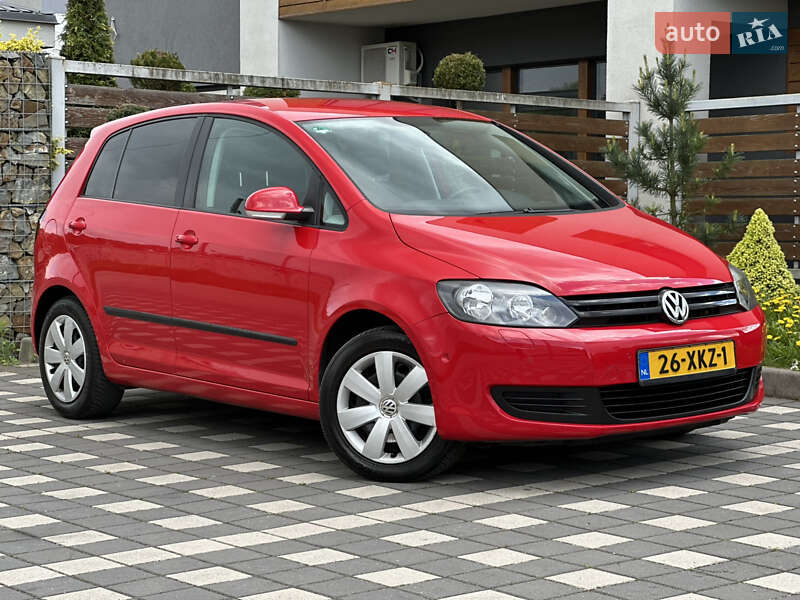 Хетчбек Volkswagen Golf Plus 2012 в 