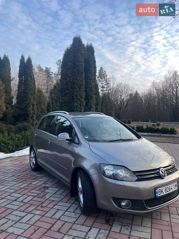 Хэтчбек Volkswagen Golf Plus 2009 в 