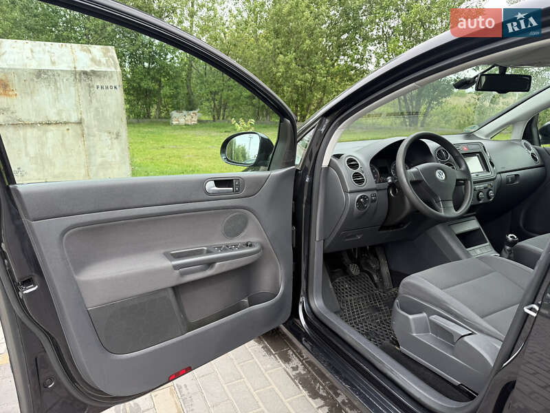 Хэтчбек Volkswagen Golf Plus 2006 в Нововолынске