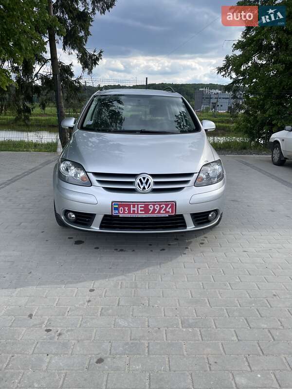 Хетчбек Volkswagen Golf Plus 2008 в 