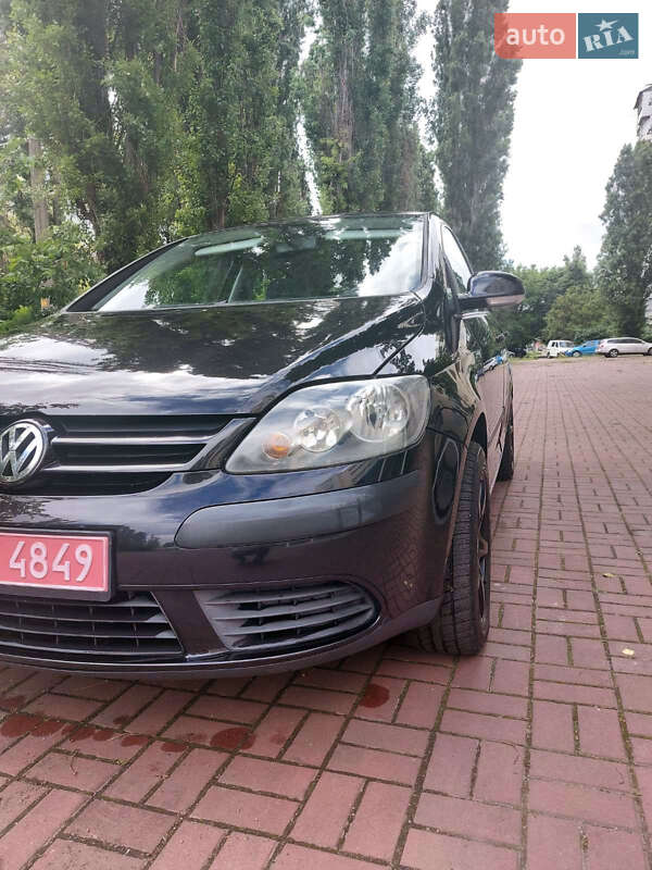 Хэтчбек Volkswagen Golf Plus 2005 в 