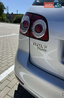 Хетчбек Volkswagen Golf Plus 2009 в 