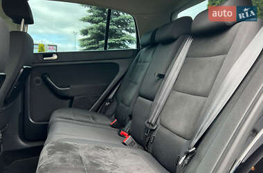 Хетчбек Volkswagen Golf Plus 2009 в 