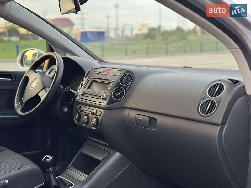 Хетчбек Volkswagen Golf Plus 2005 в Нововолинську