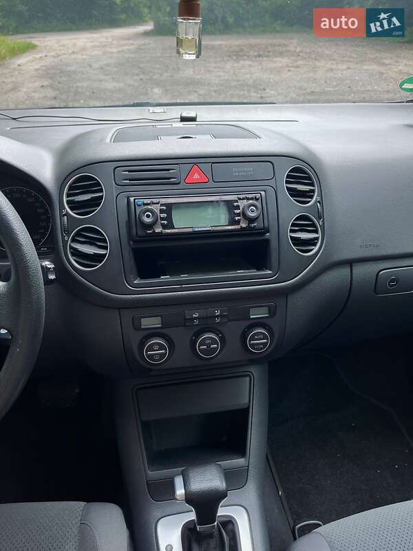 Хетчбек Volkswagen Golf Plus 2005 в Краснограді