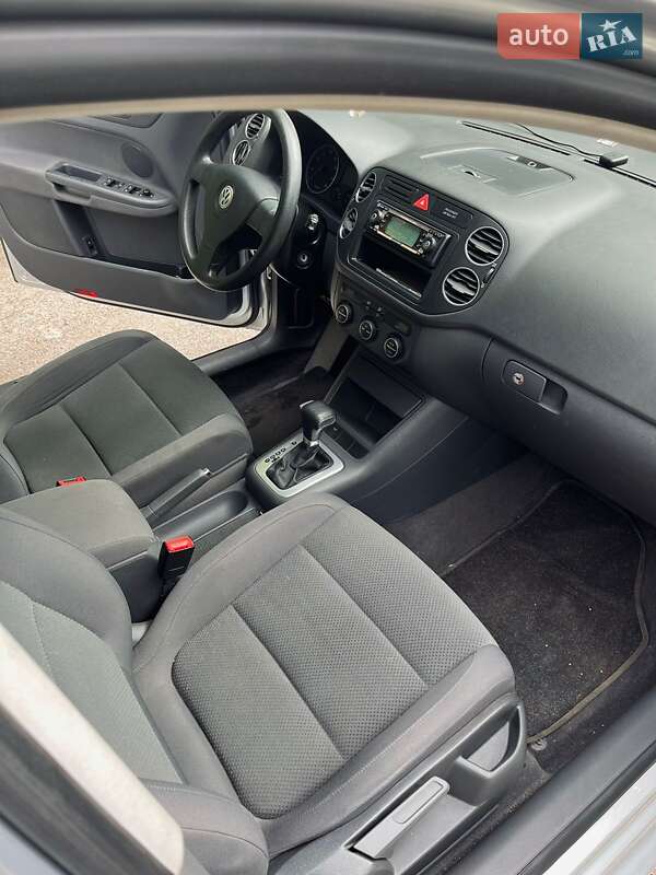 Хетчбек Volkswagen Golf Plus 2005 в Краснограді