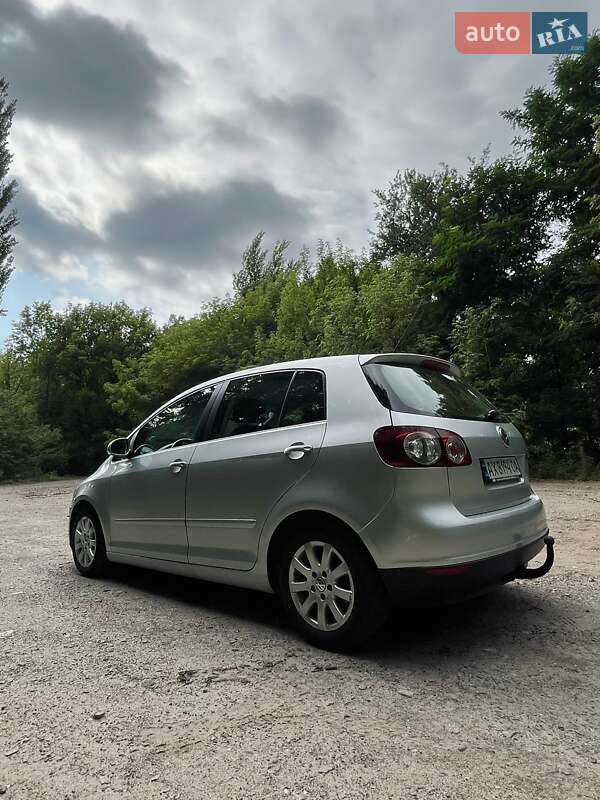 Хетчбек Volkswagen Golf Plus 2005 в Краснограді