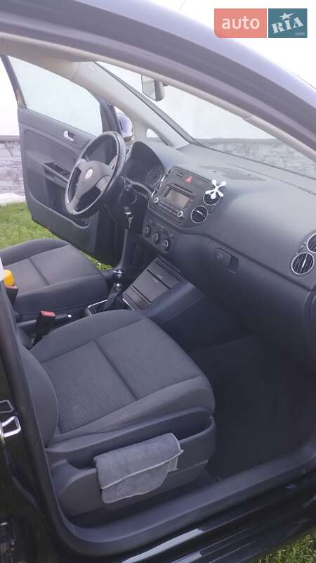 Хэтчбек Volkswagen Golf Plus 2006 в Олевске