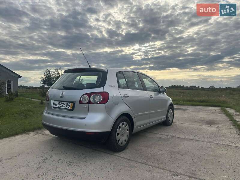 Хетчбек Volkswagen Golf Plus 2007 в Сарнах