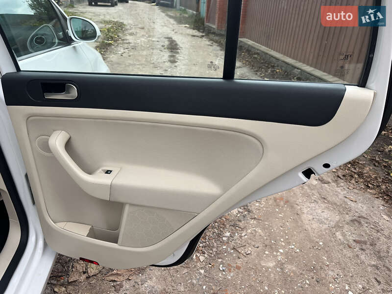 Хетчбек Volkswagen Golf Plus 2010 в Охтирці