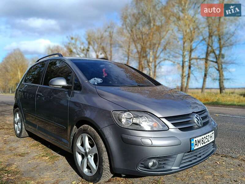 Хэтчбек Volkswagen Golf Plus 2008 в Коростене