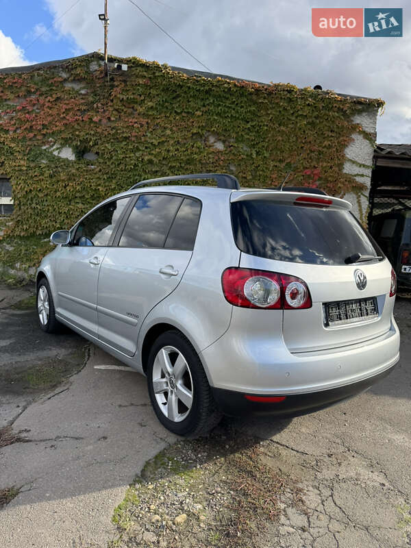 Хэтчбек Volkswagen Golf Plus 2008 в Нововолынске