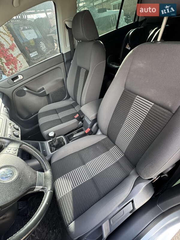 Хэтчбек Volkswagen Golf Plus 2008 в Нововолынске