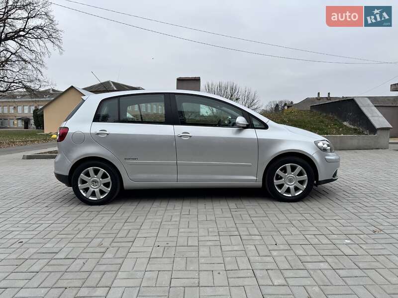 Хэтчбек Volkswagen Golf Plus 2008 в Смеле