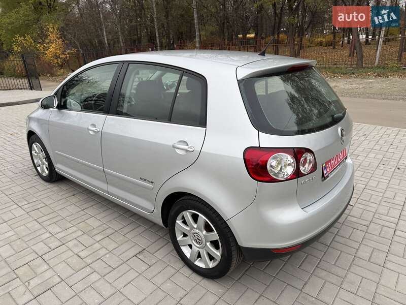 Хэтчбек Volkswagen Golf Plus 2008 в Смеле