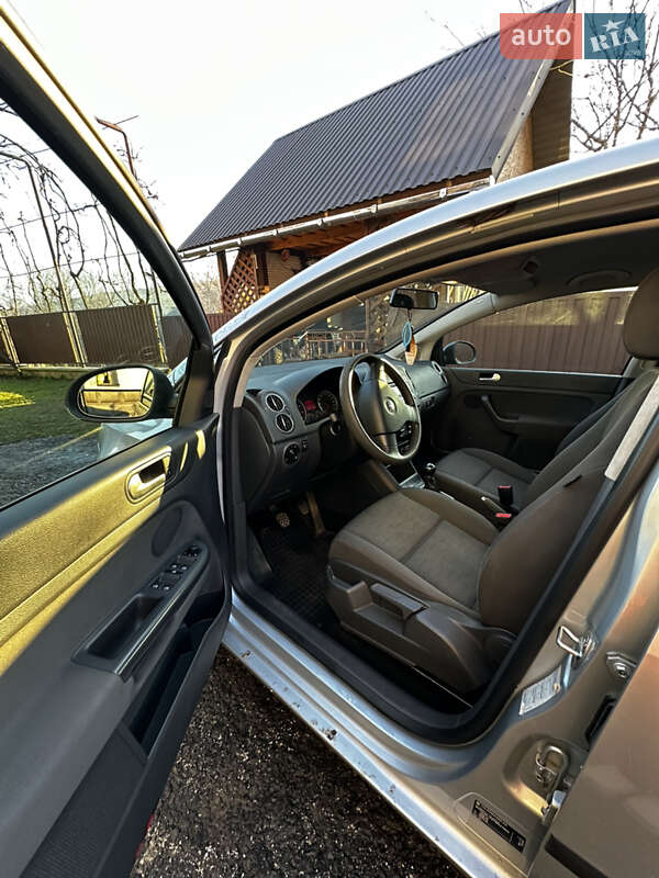 Хэтчбек Volkswagen Golf Plus 2006 в Сваляве