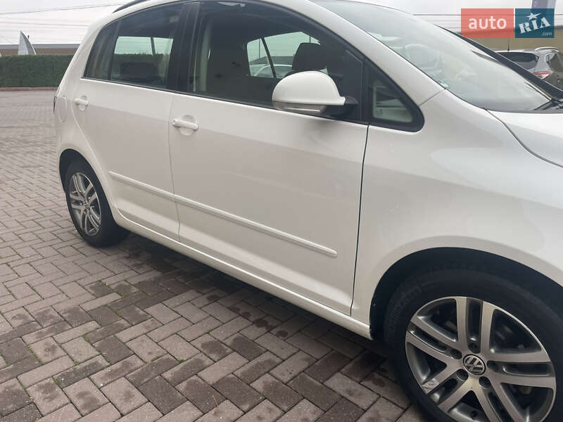 Хэтчбек Volkswagen Golf Plus 2010 в Виноградове