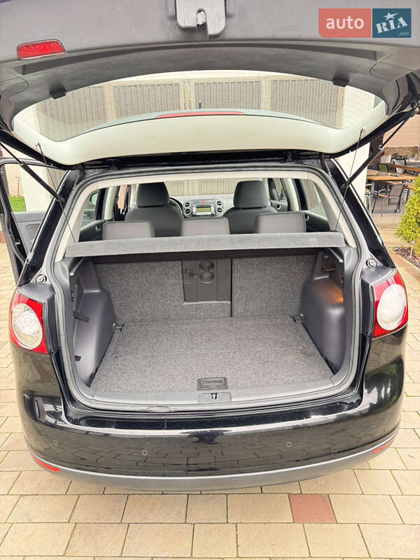 Хэтчбек Volkswagen Golf Plus 2008 в Сваляве