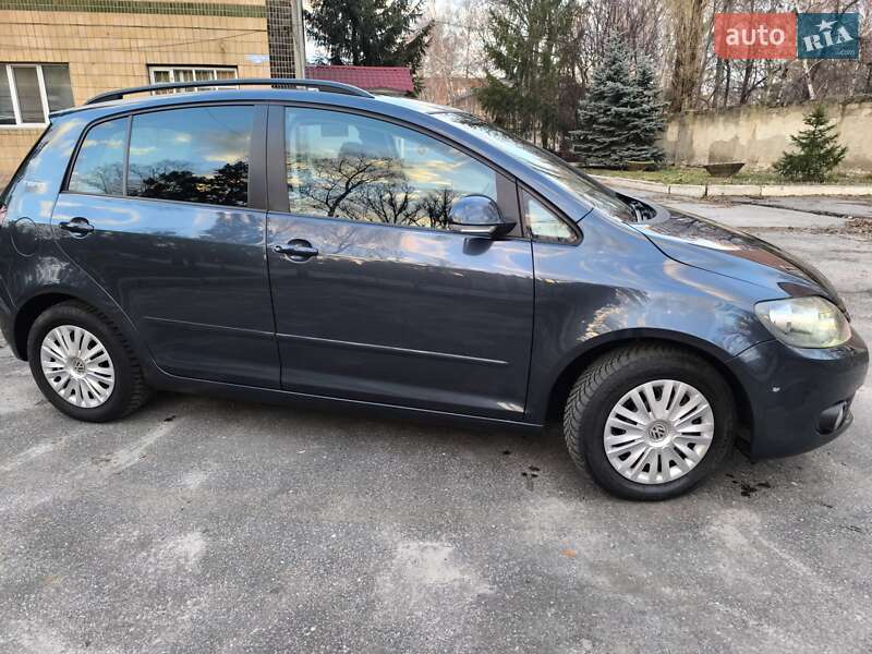 Хэтчбек Volkswagen Golf Plus 2011 в Ахтырке