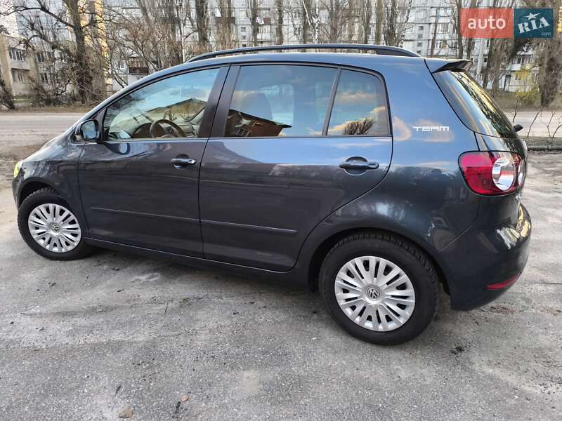 Хэтчбек Volkswagen Golf Plus 2011 в Ахтырке