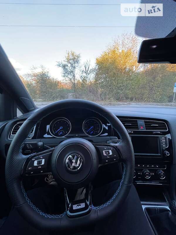 Хэтчбек Volkswagen Golf R 2016 в Днепре
