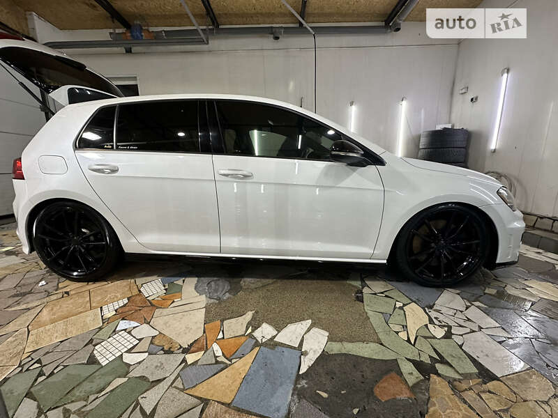 Хетчбек Volkswagen Golf R 2017 в Києві