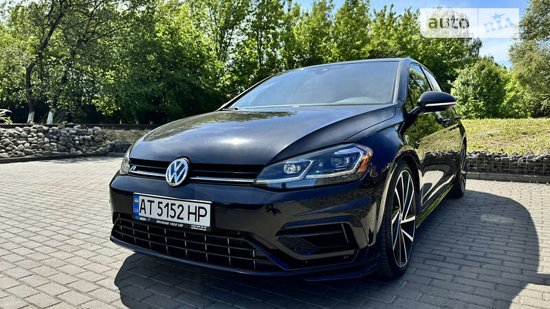 Хэтчбек Volkswagen Golf R 2017 в Ивано-Франковске