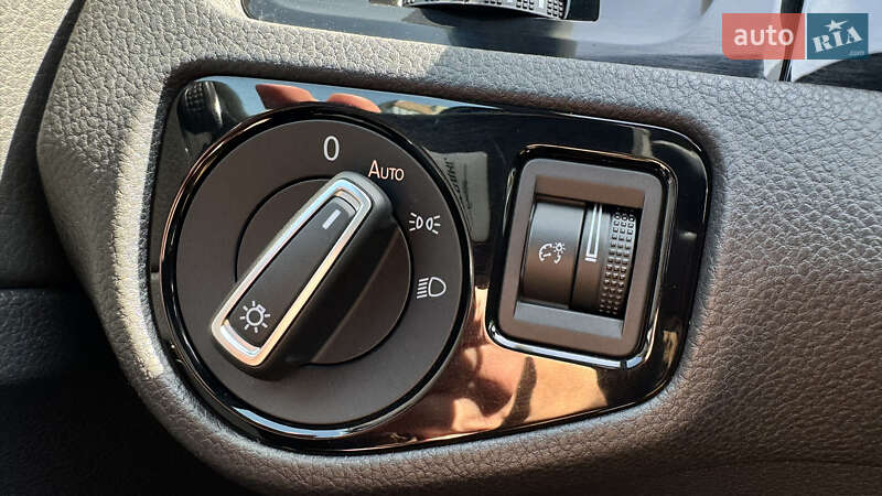 Хетчбек Volkswagen Golf R 2017 в Івано-Франківську