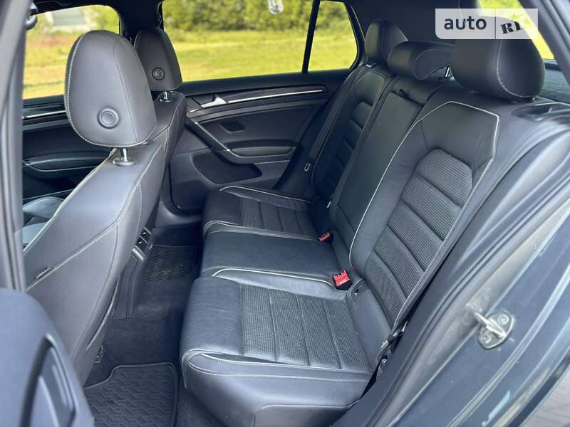 Хэтчбек Volkswagen Golf R 2019 в Пирятине