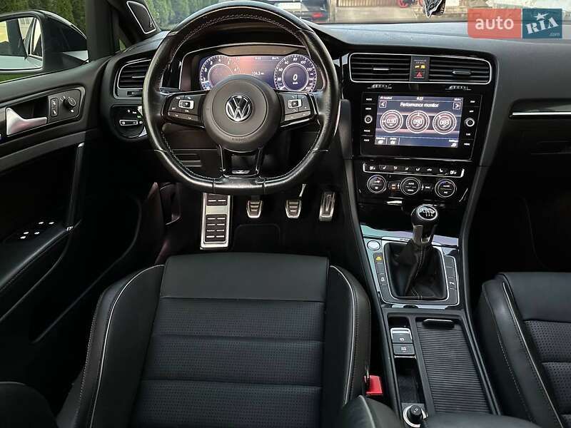 Хэтчбек Volkswagen Golf R 2018 в Ивано-Франковске