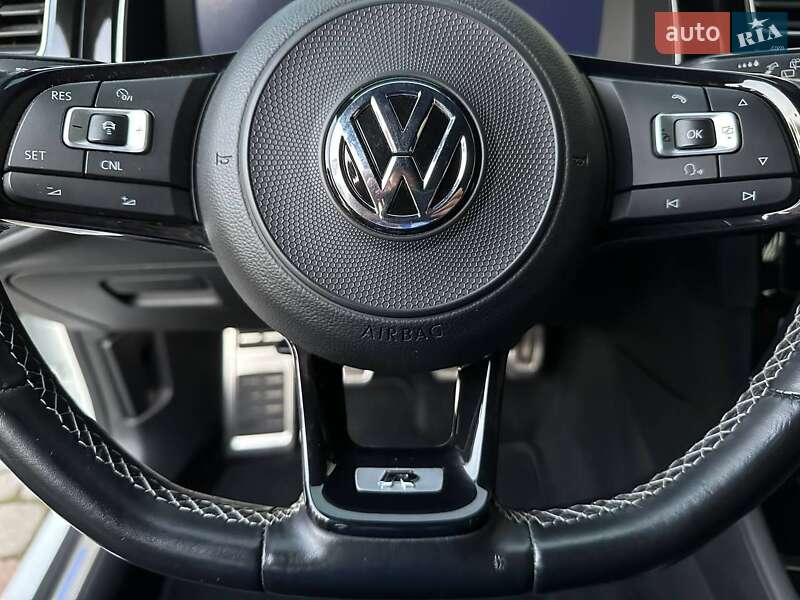 Хэтчбек Volkswagen Golf R 2018 в Ивано-Франковске