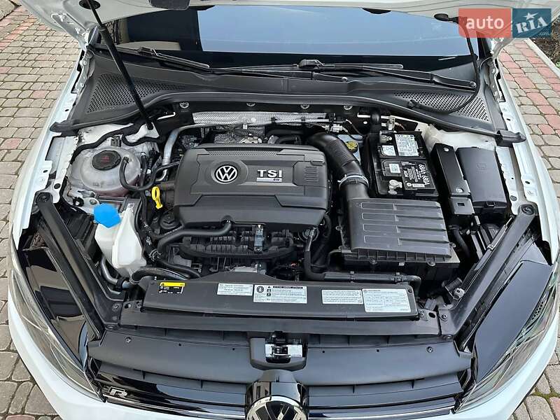 Хэтчбек Volkswagen Golf R 2018 в Ивано-Франковске