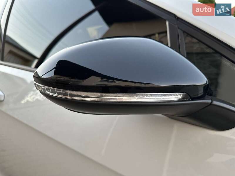 Хэтчбек Volkswagen Golf R 2018 в Ивано-Франковске