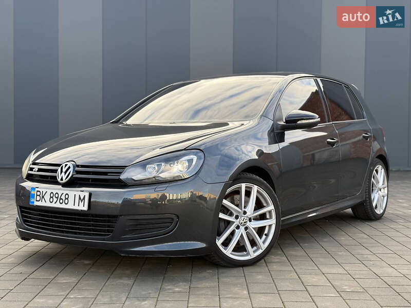 Хетчбек Volkswagen Golf R 2012 в 