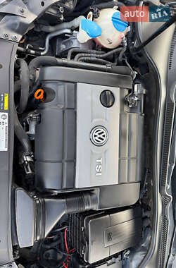 Хетчбек Volkswagen Golf R 2012 в 
