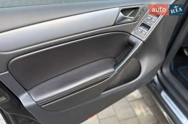 Хетчбек Volkswagen Golf R 2012 в 