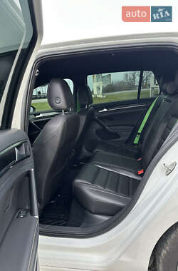 Хэтчбек Volkswagen Golf R 2015 в 