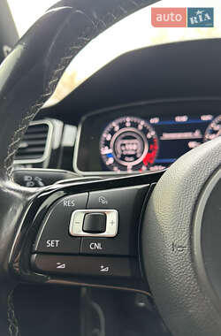 Хэтчбек Volkswagen Golf R 2015 в 